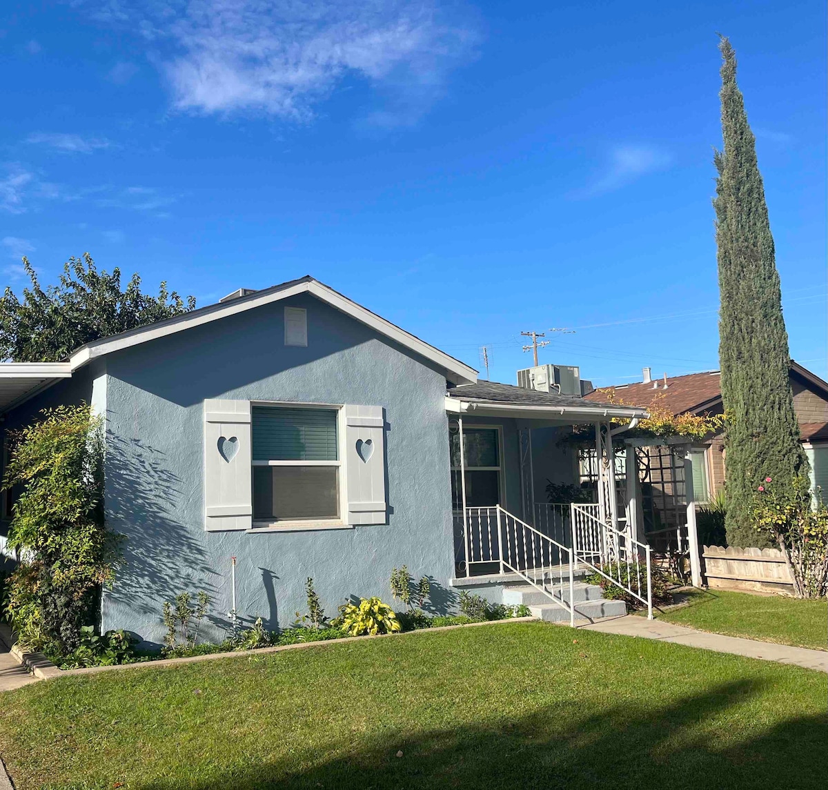 Cozy Renovated 2Bdrm Home & Covered Back Deck