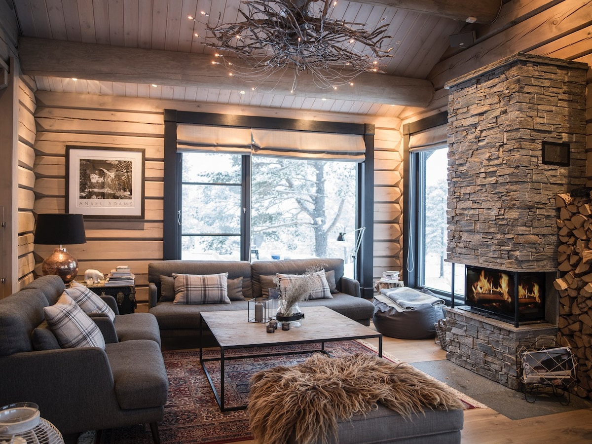 Beautiful, large and comfortable mountain cabin.