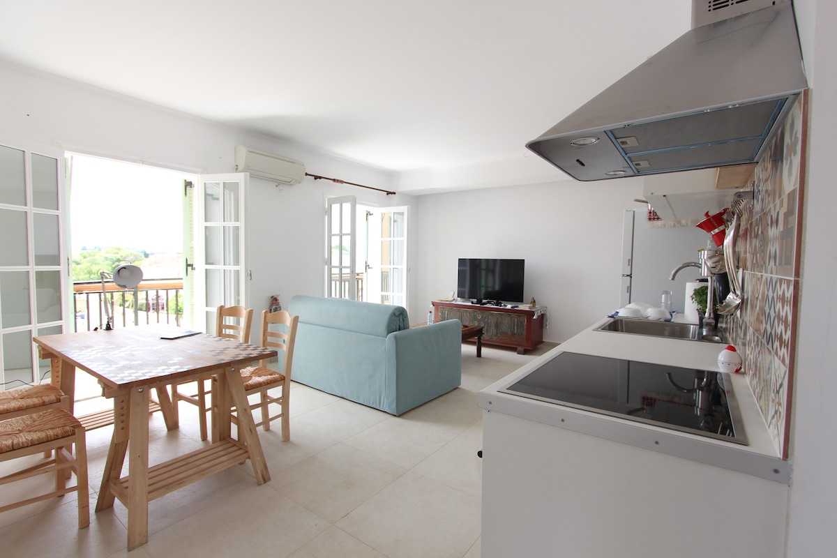"Helios" Spacious and Bright Corfu Town Flat