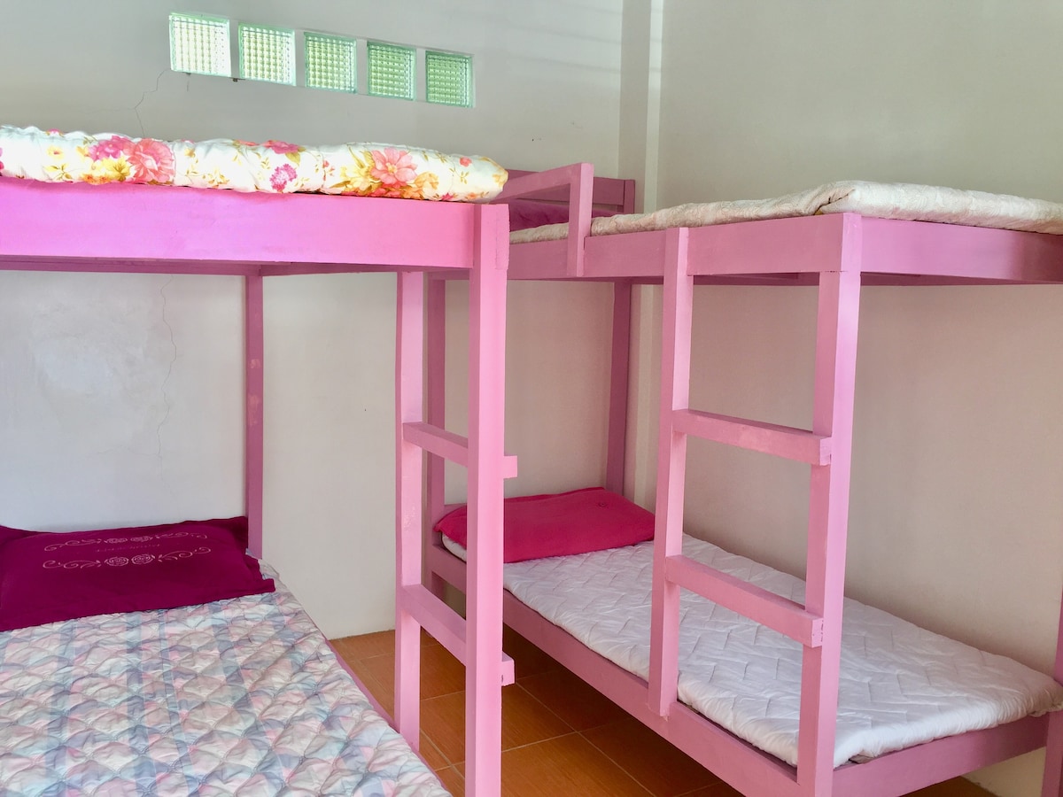 Floro’s Affordable Family & Barkada Room