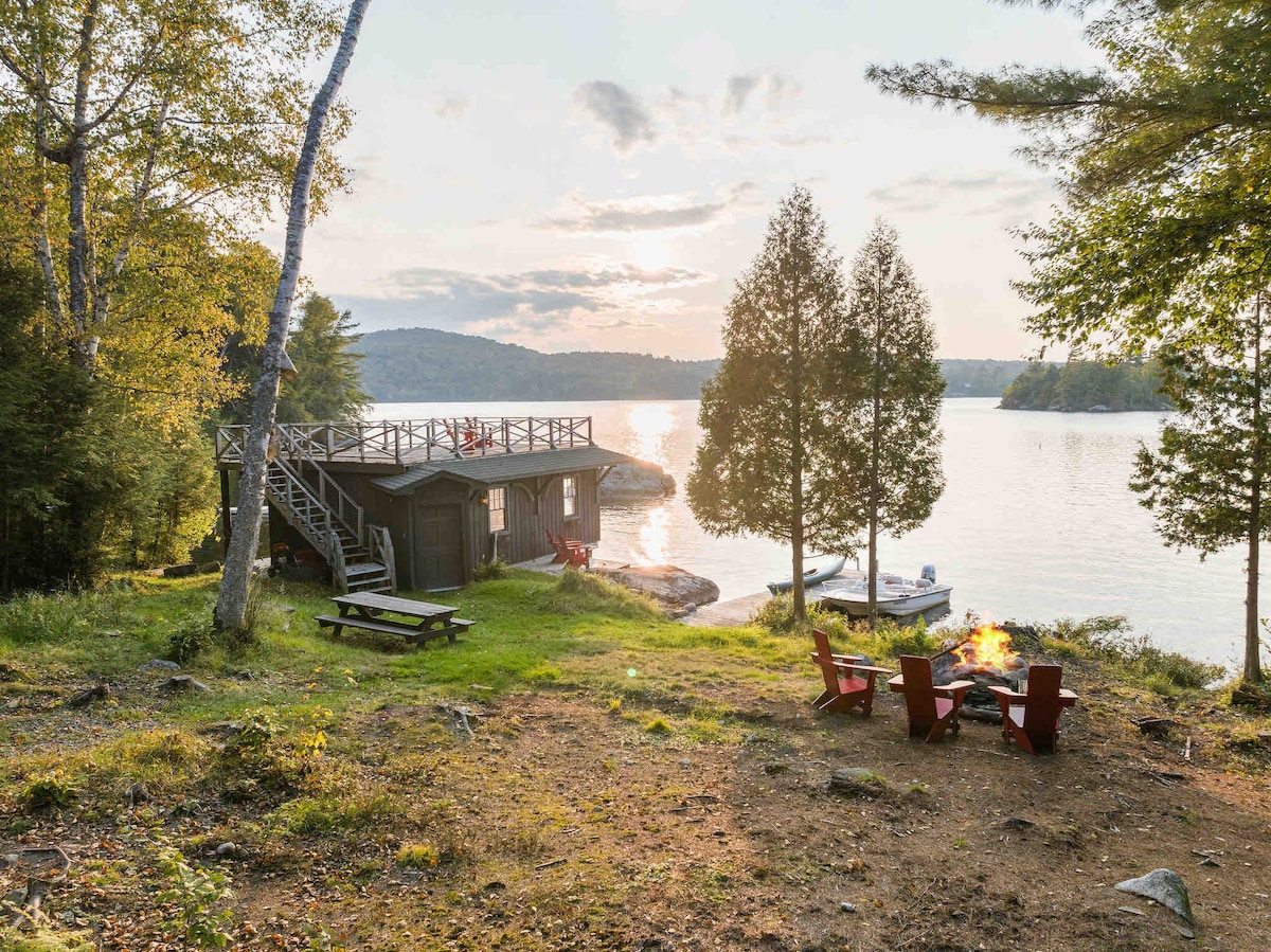 Upper Saranac waterfont escape *Boat included!*