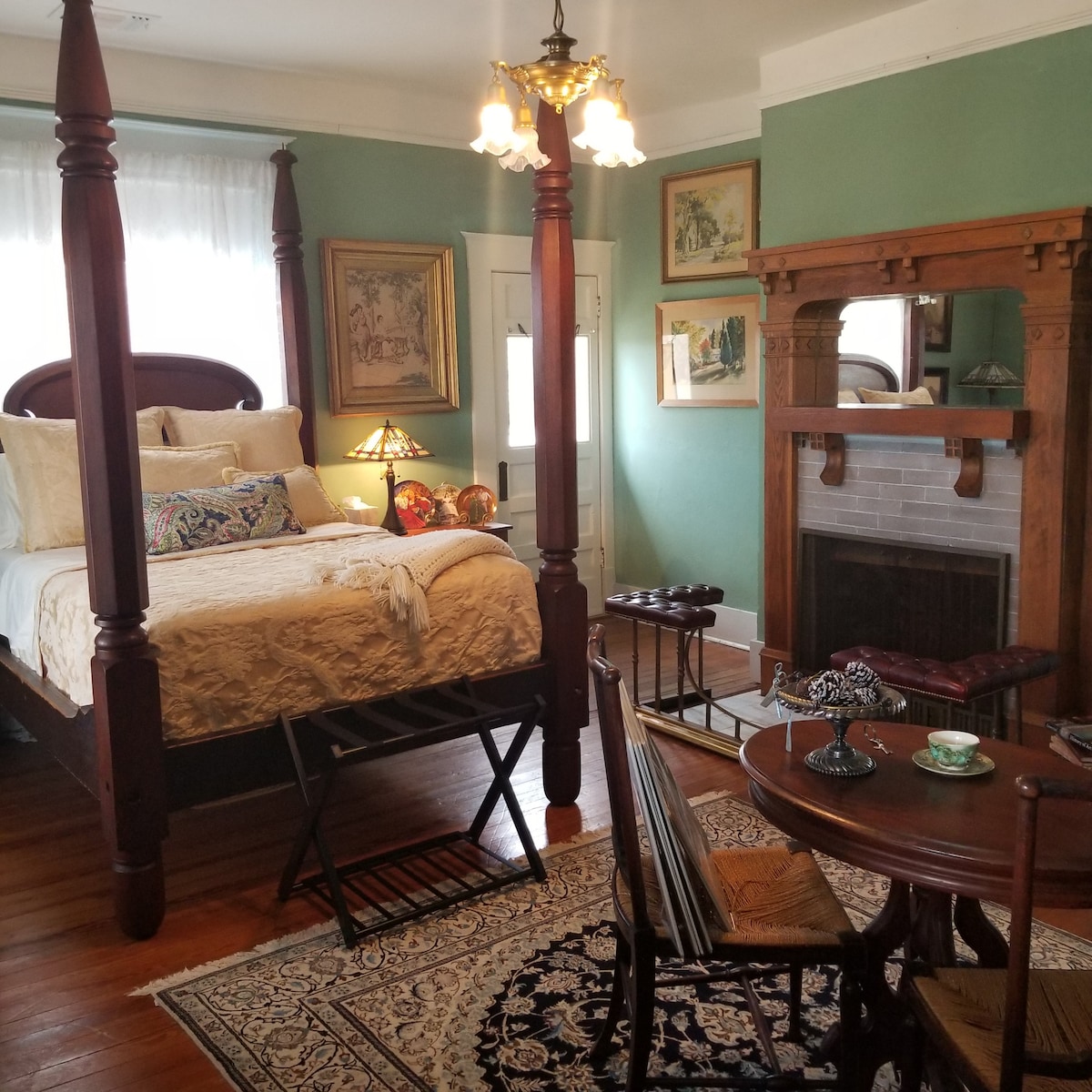 Laurel Ridge Inn, The Veranda Suite