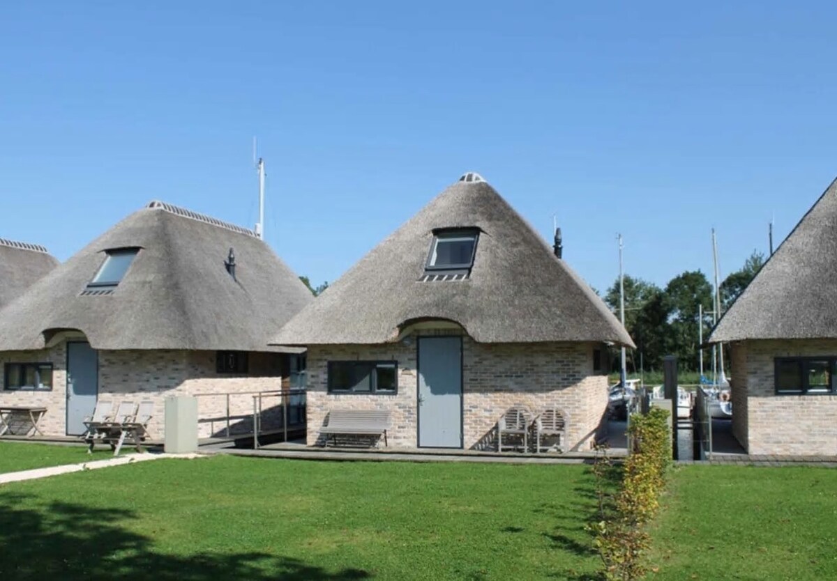 Gezellige watervilla aan haventje, rustig genieten