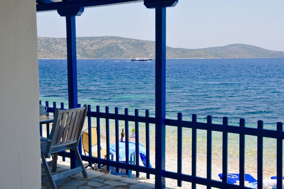 SEA HORSE cottage on the beach