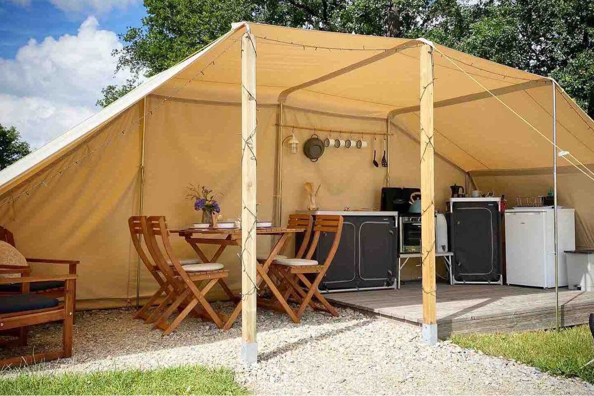 Lotus Belle tent, at le ranch camping et glamping