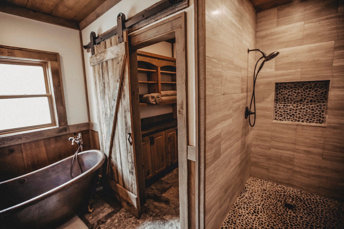 豪华山地度假屋-特大号双人床、景观、热水浴缸