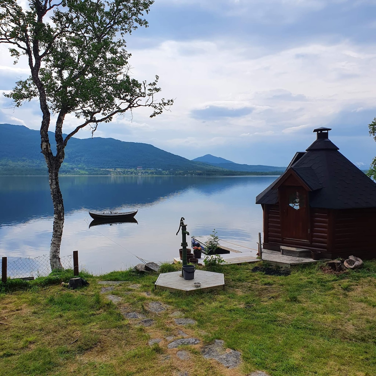 SENJA ：鲑鱼湖滨小屋