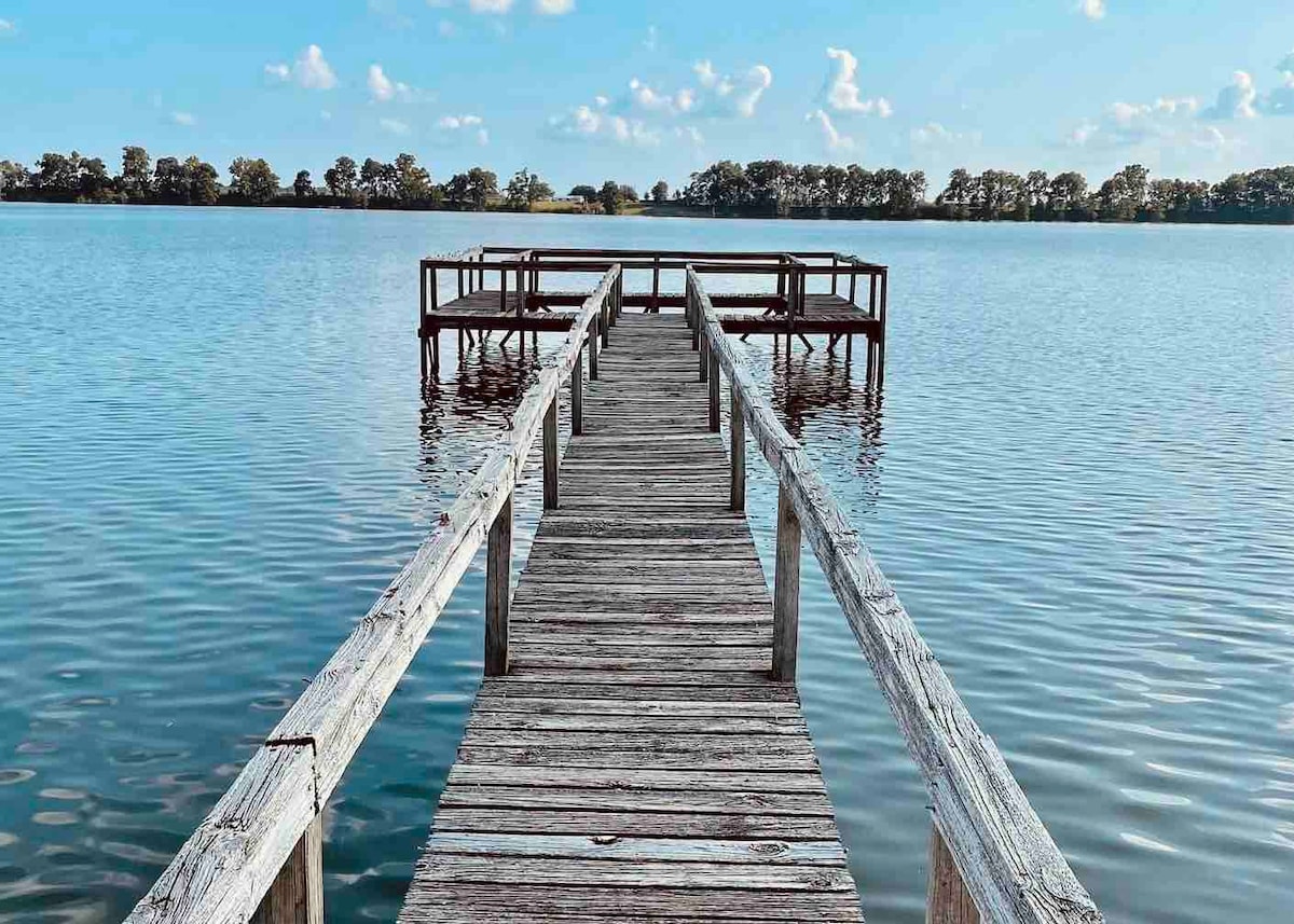 鹰湖（ Eagle Lakefront Oasis ）