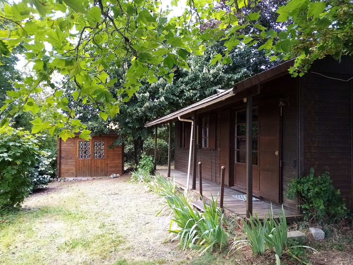 Nice little chalet, country side in Berry