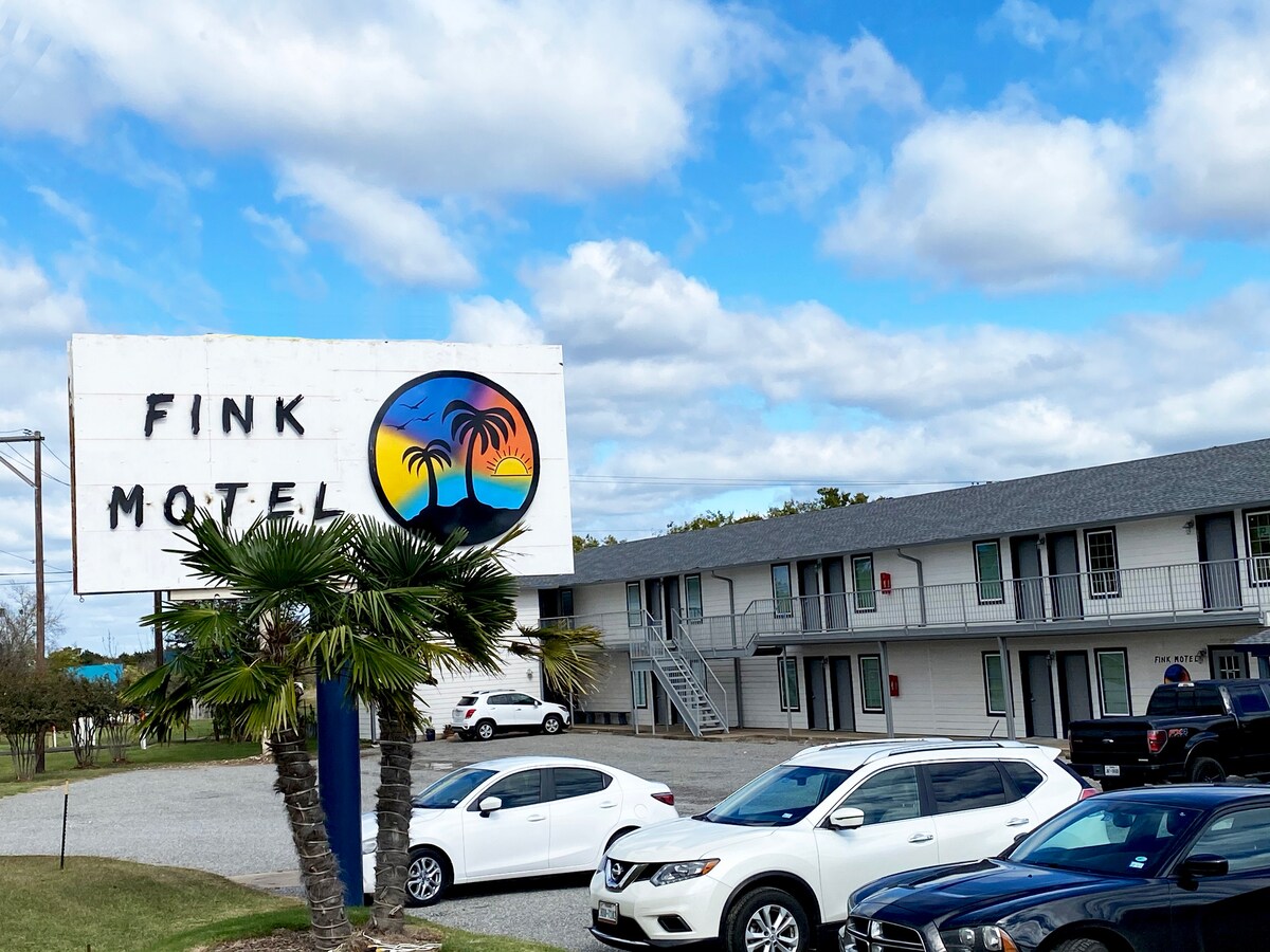 Fink Motel 202