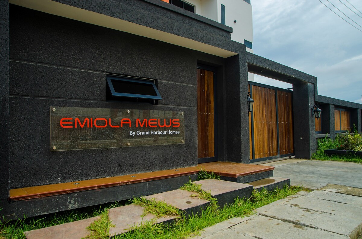 Emiola Mews1A -西部标准公寓
