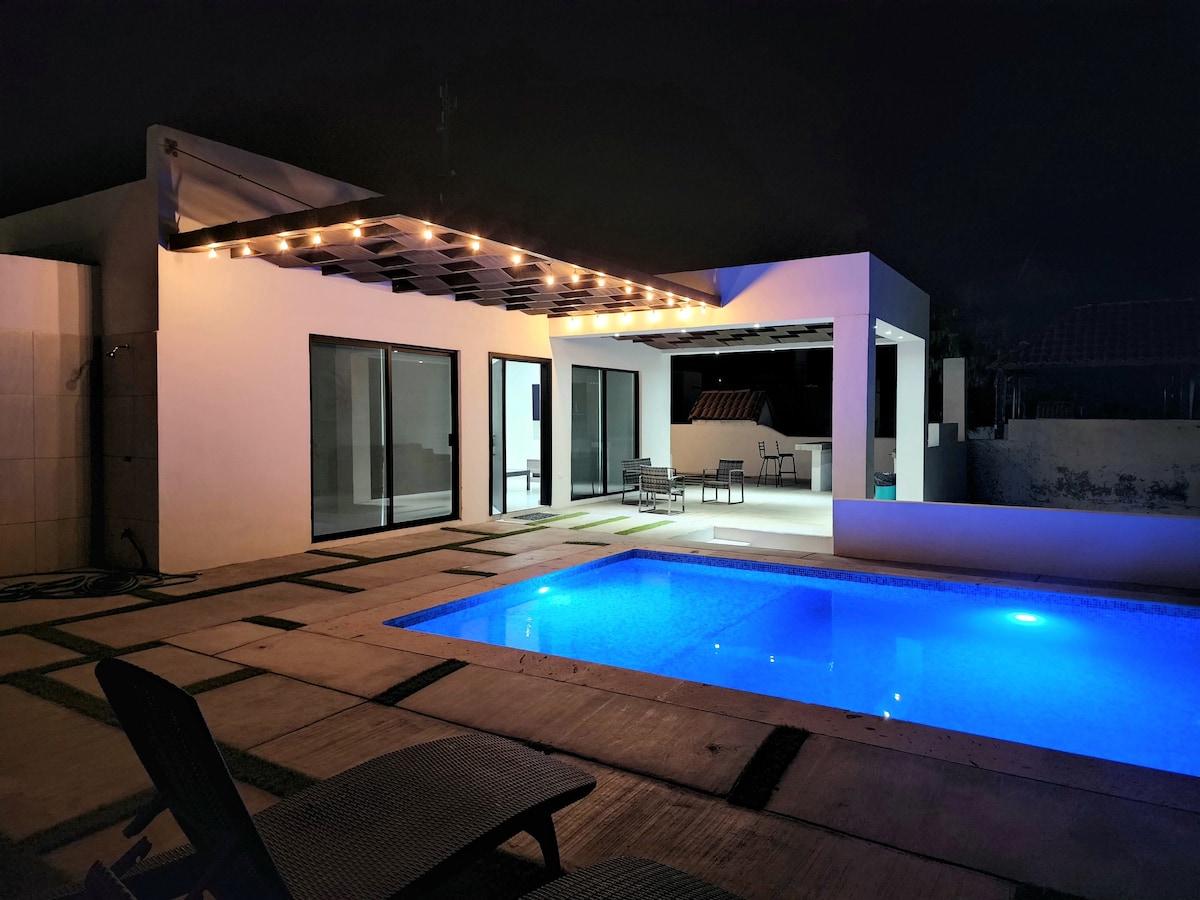 宽敞的房子……私人泳池