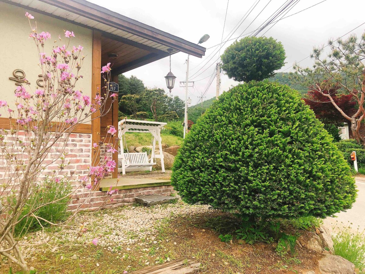 *特价*木柴餐厅，宽敞的院子，让您感到舒适，蓝山景观： Blooming Park