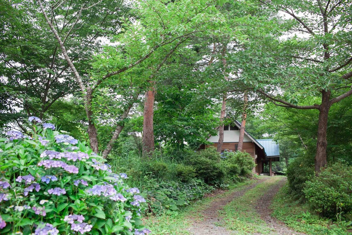 美しい自然と静かな時間を、大人だけの湖畔の隠れ家で…
kaso空間 上山ログハウス