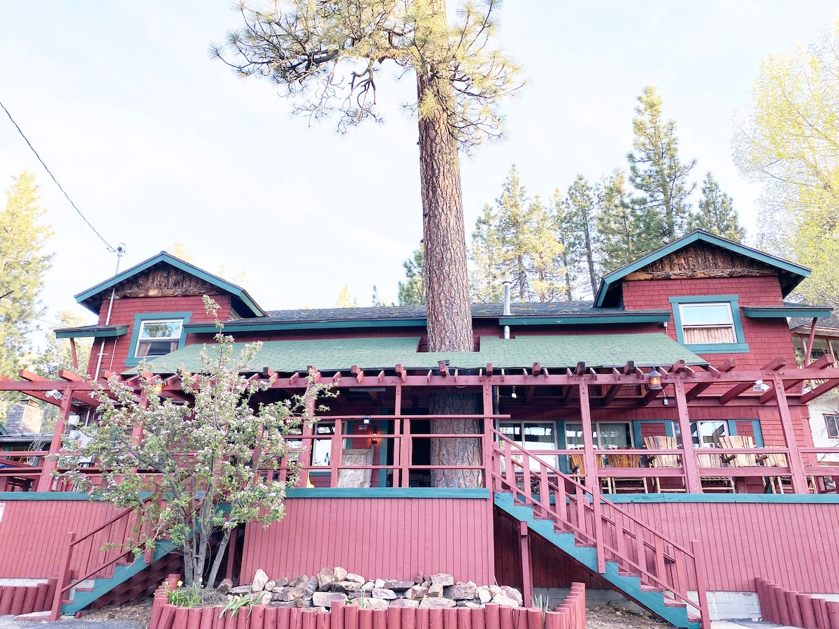 Big Bear Hostel的👍私人皇后套房 ⛰