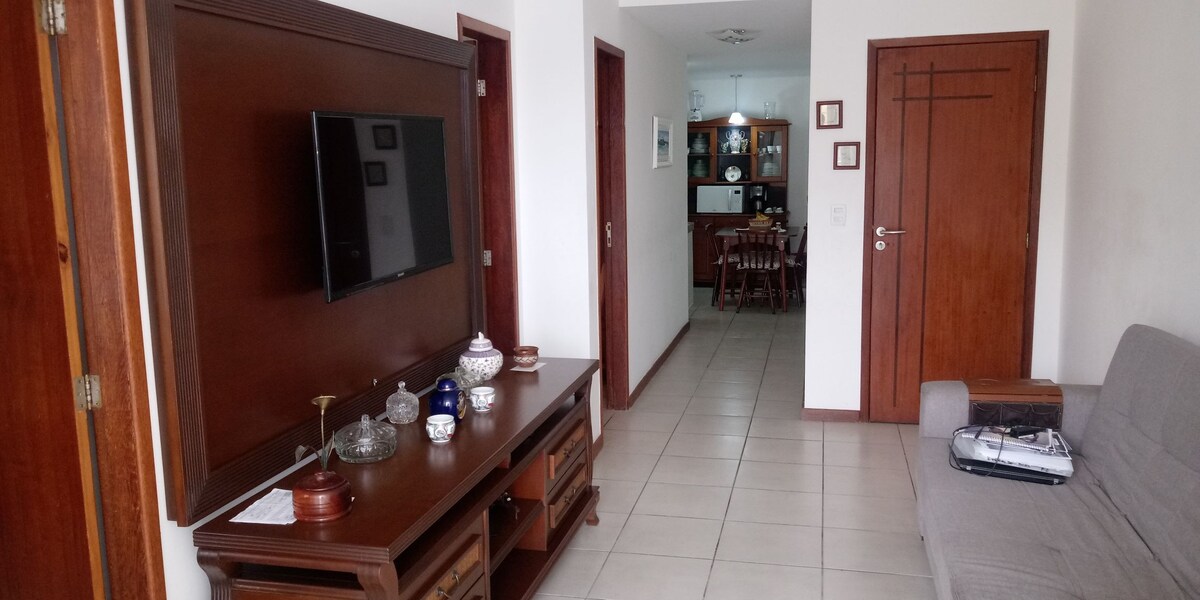 公寓温馨舒适，距离Prainha仅一条街。