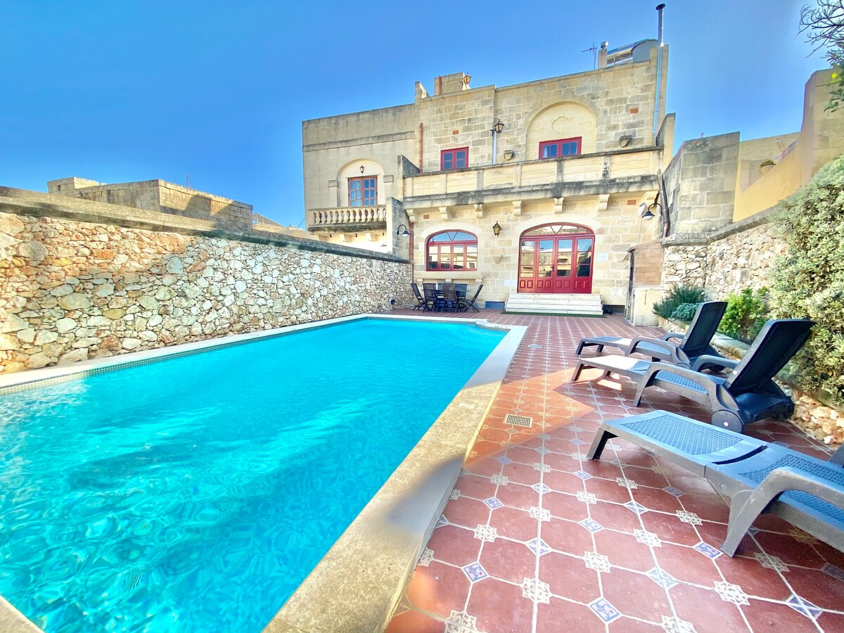 Villa Rossa Gozo ❤️ 5 bdrm ensuite w pool & jacuzzi