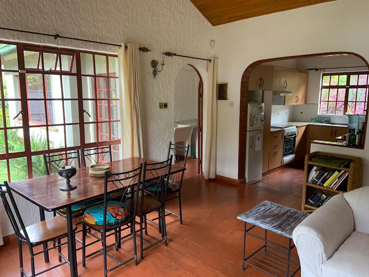 Cosy 2-bedroom cottage in Rosslyn Lone Tree Estate