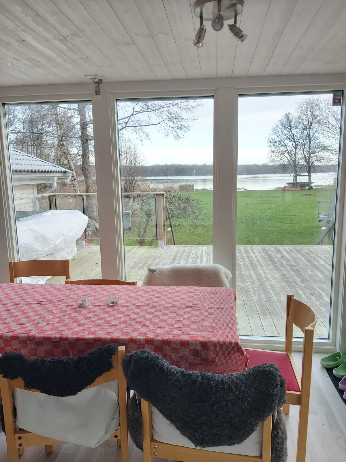 Stuga i Edenryd med privat havsstrand och brygga