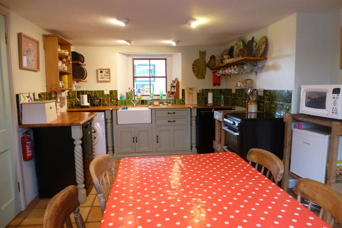 Cosy granite cottage just a mile from Mousehole