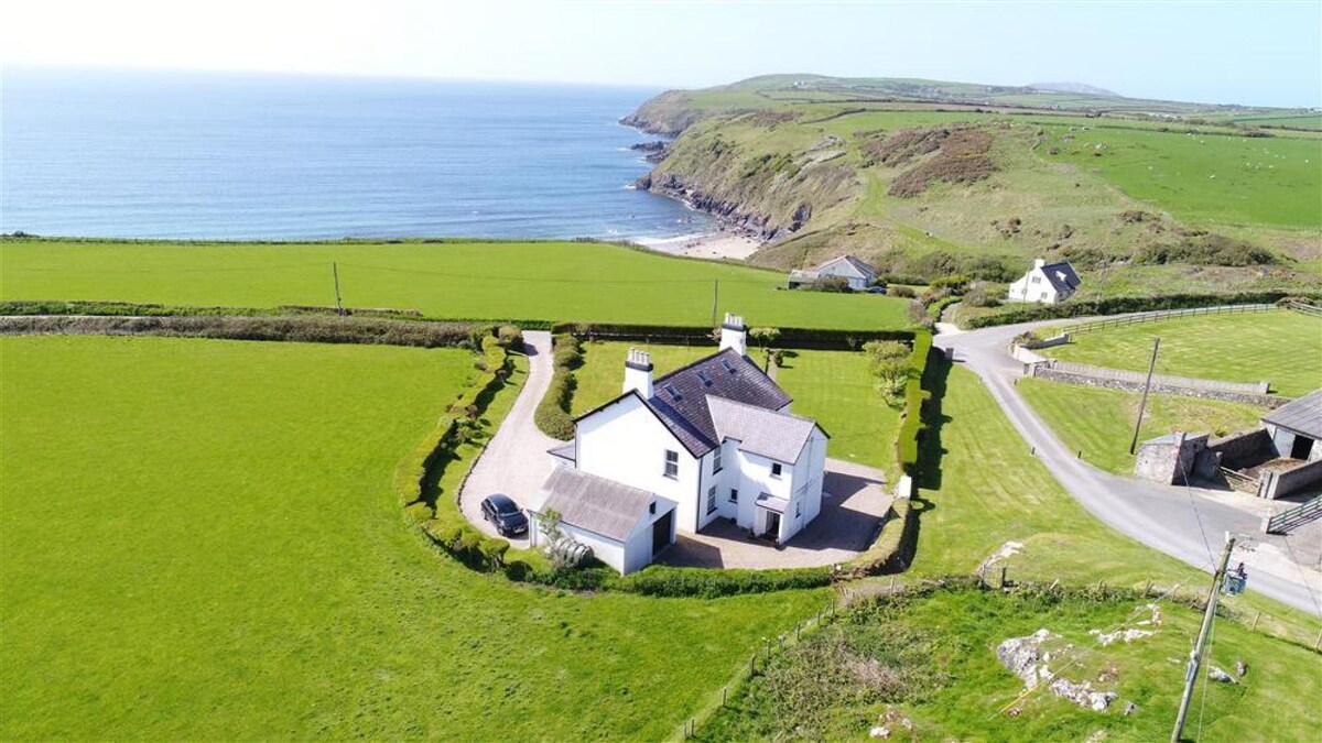 Afallon, large family cottage with great sea views