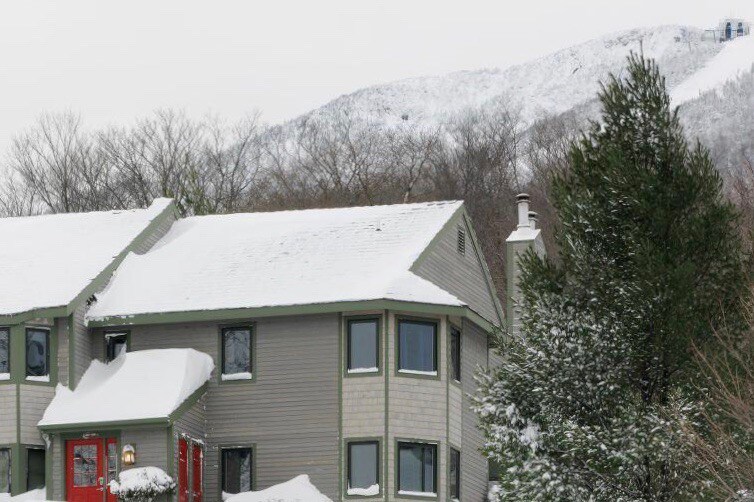 Jay Peak斜坡滑雪家庭之家。