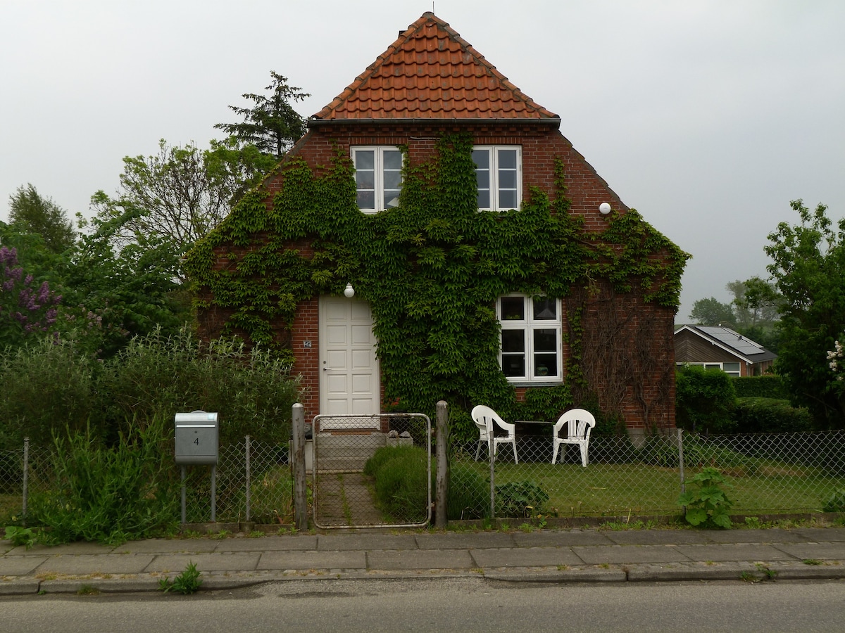 Grandma 's house, Onsbjerg Hovedgade 4