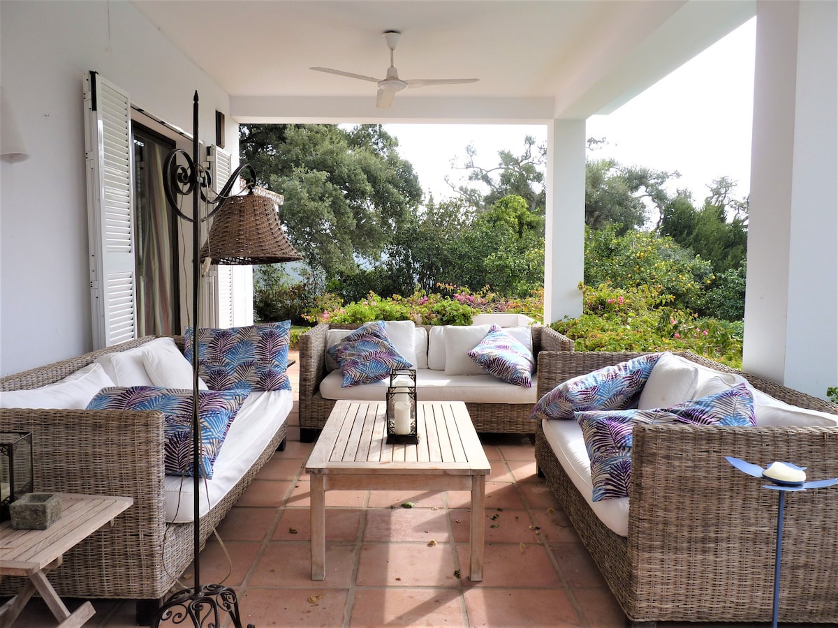 Villa with lovely garden at only 1 km. from beach