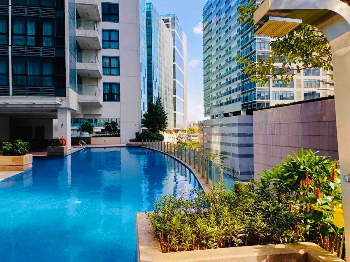 BGC Premier 2BR Luxury Suite | Balcony & Pool