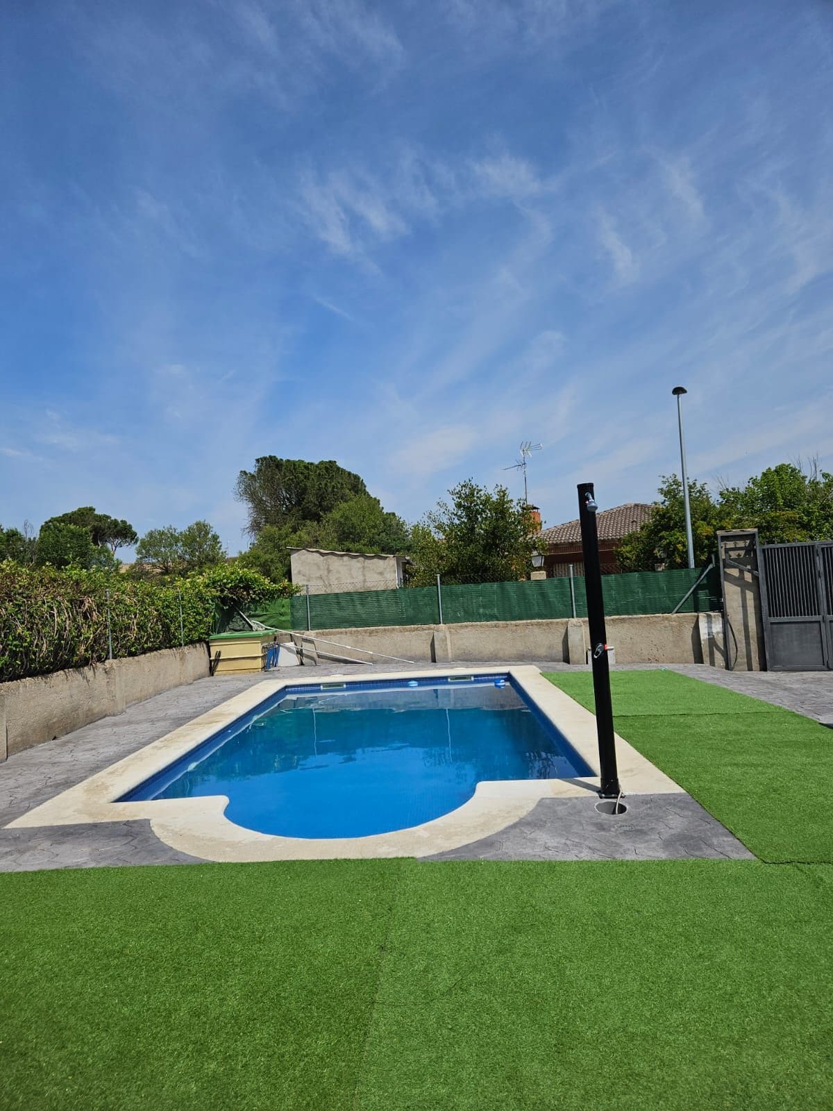 casa con piscina en escalona