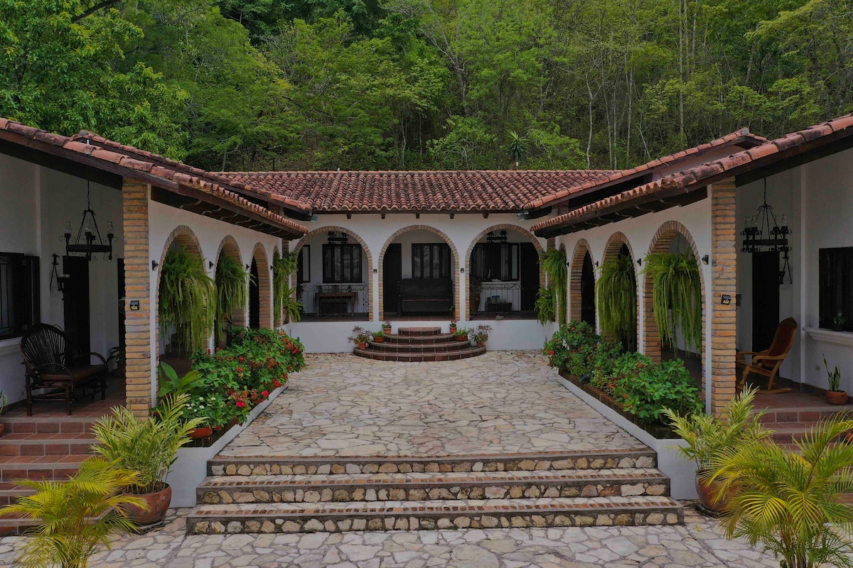 Hacienda La Esperanza住宿加早餐（ Munco ）