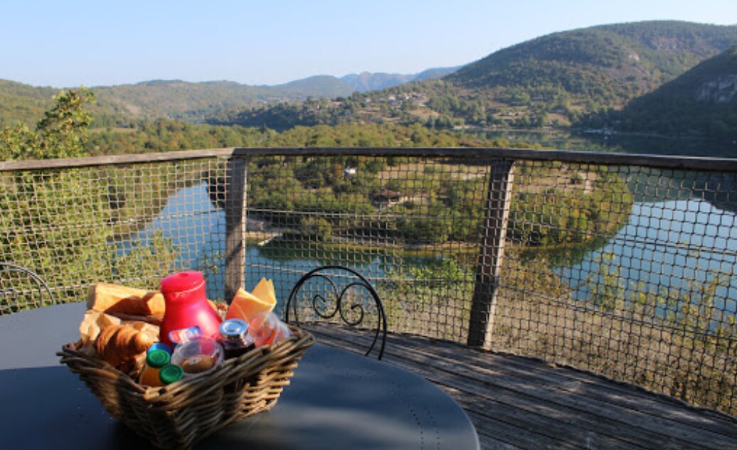 La Cabane sur Pilotis ， La Genévrière