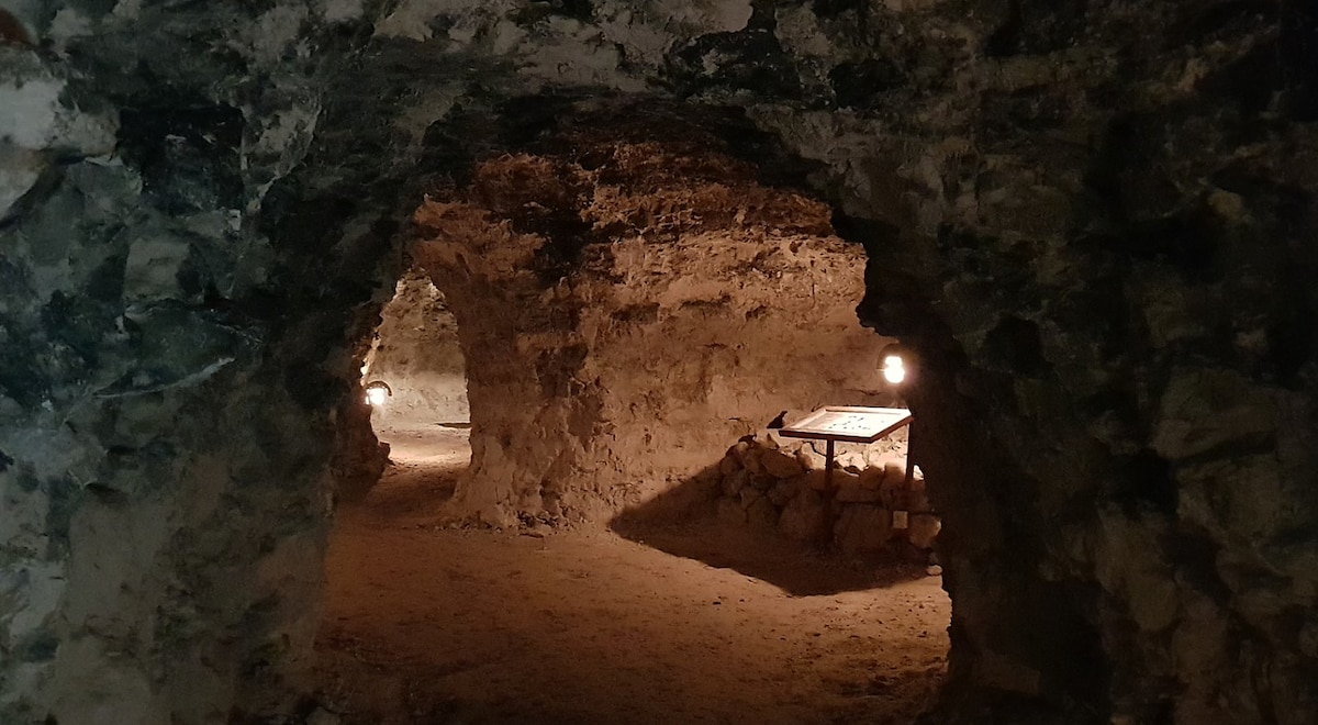 Jens Langkniv 's hule i Daugbjerg Kalkgruber。