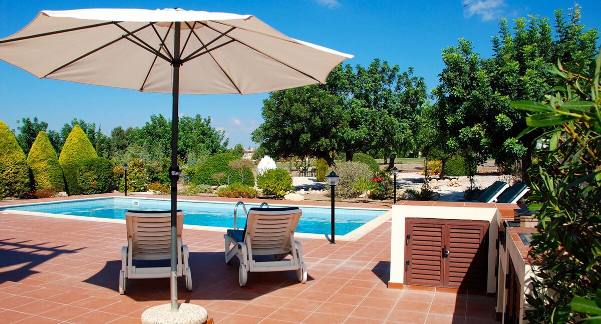 Villa Oleander with large private garden and pool