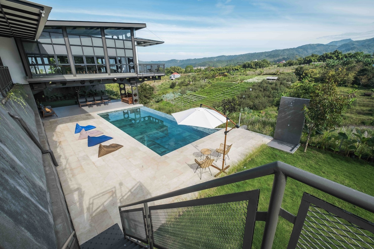 The Hillside Villa Batu 4BR with Private pool