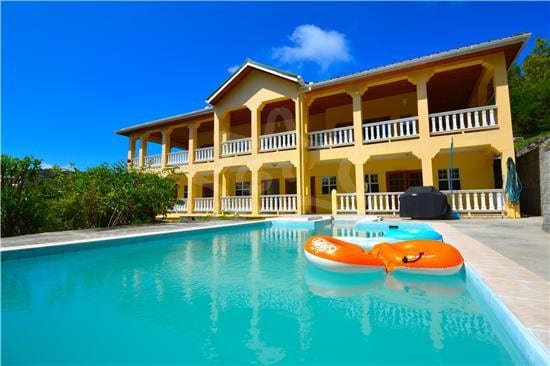 J&J VILLA IS LOCATE IN SPRING BEQUIA