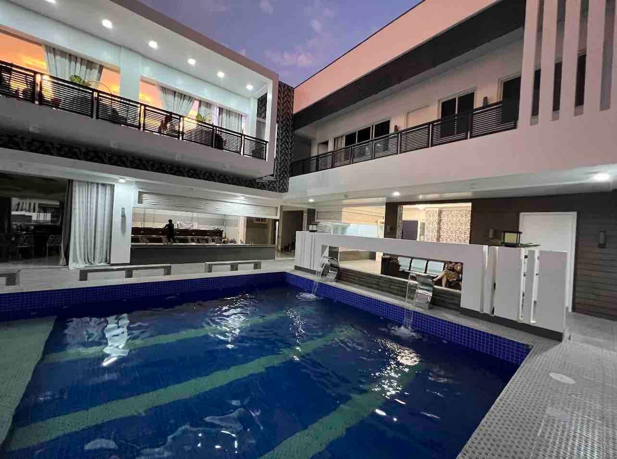 Welcoming 1-bedroom with shared big pool
