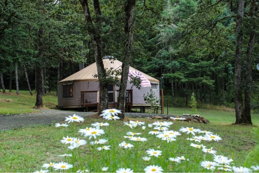 The Yurt at Shady Oaks的Wine Country Retreat