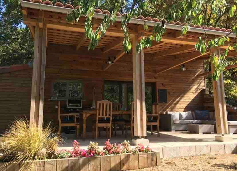 Stunning Cabin in the woods 
with log burner