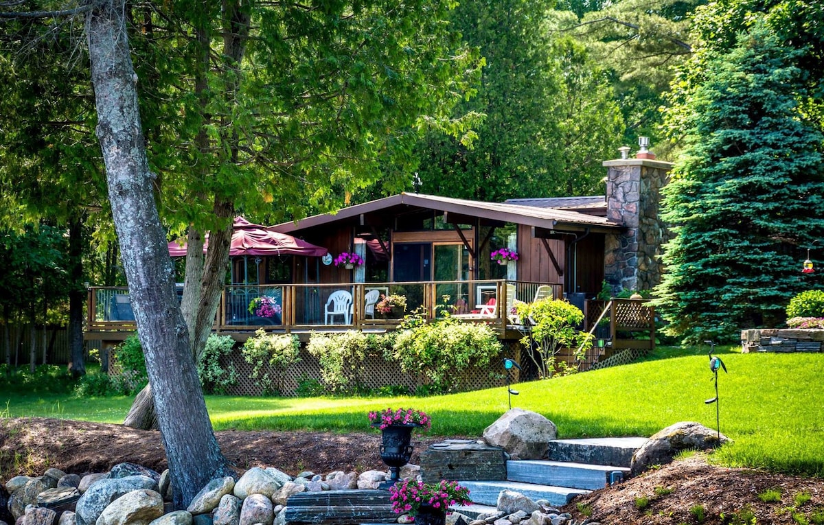 Boshkung Lake Family Cottage on Sunrise Bay