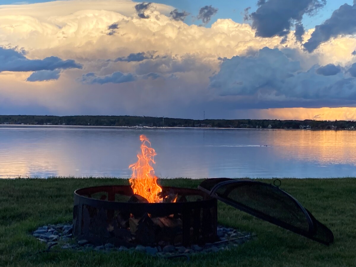 Lac Ste. Anne的湖滨小木屋度假