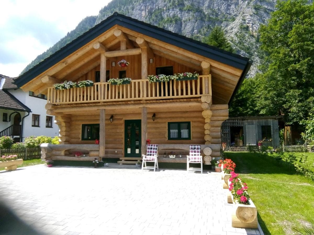 C..N. Loghouse in Hallstatt