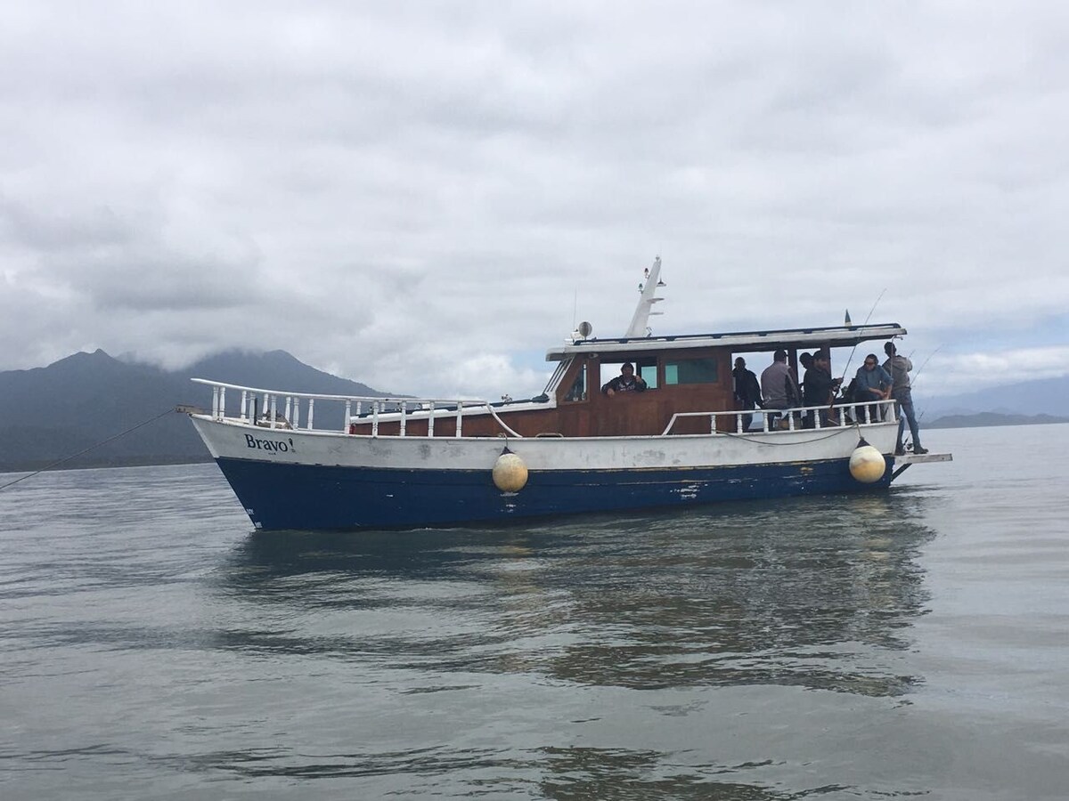 Alugo barco para passeio e pescaria dia ou noite