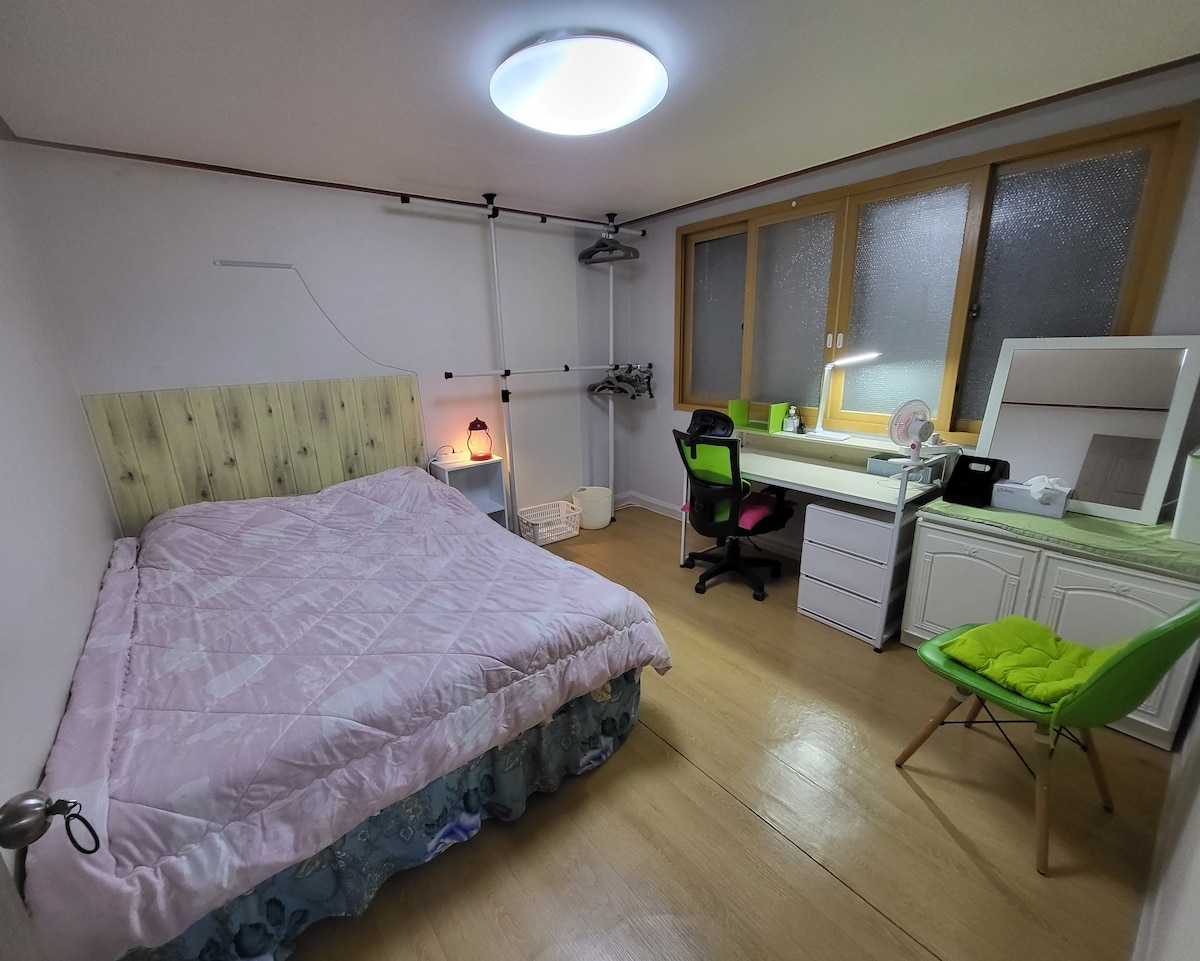 首尔宽敞舒适的房间（标准双人床）