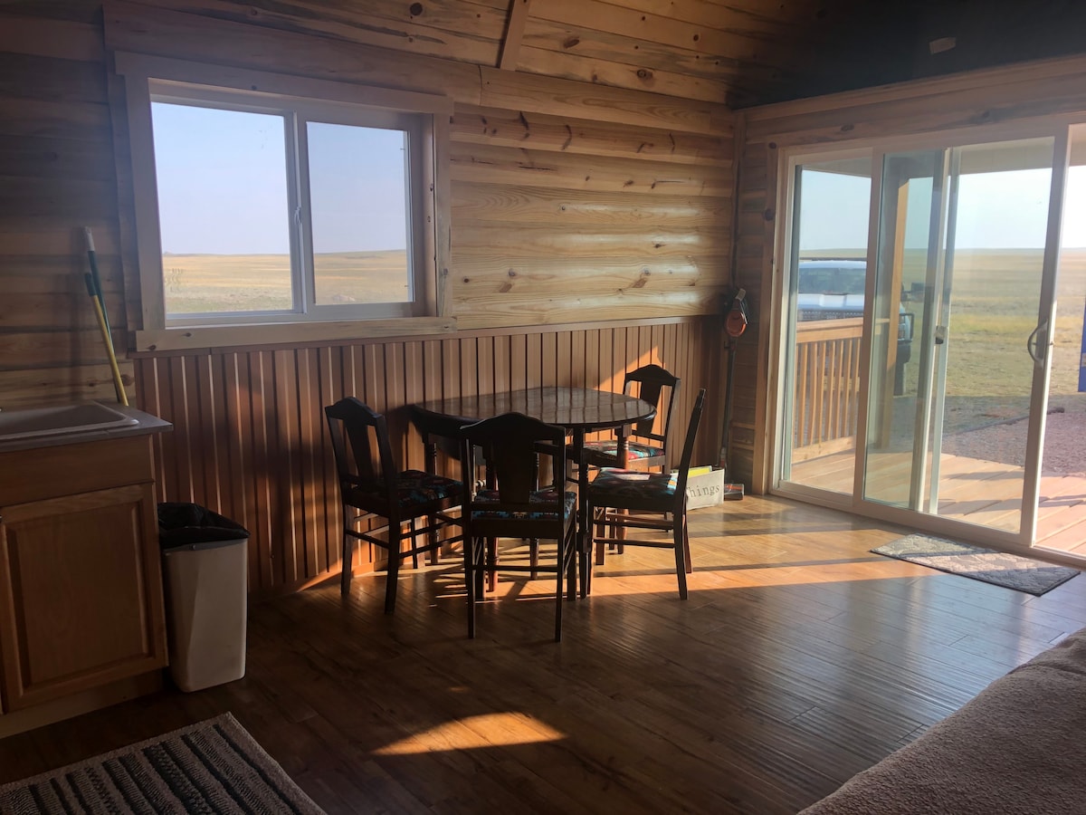 小木屋可欣赏怀俄明州宽敞的开放空间。