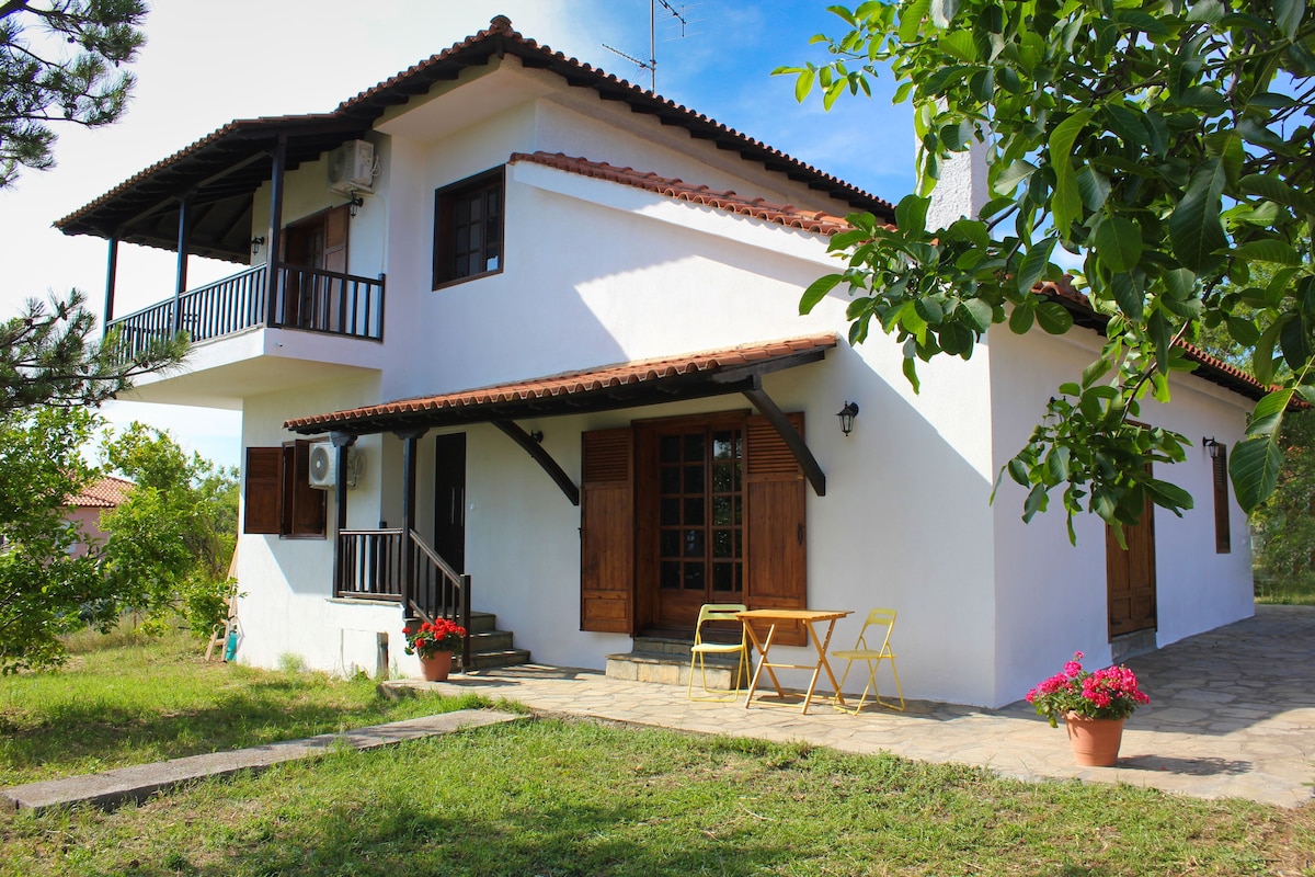 Spacious villa in Nikiti