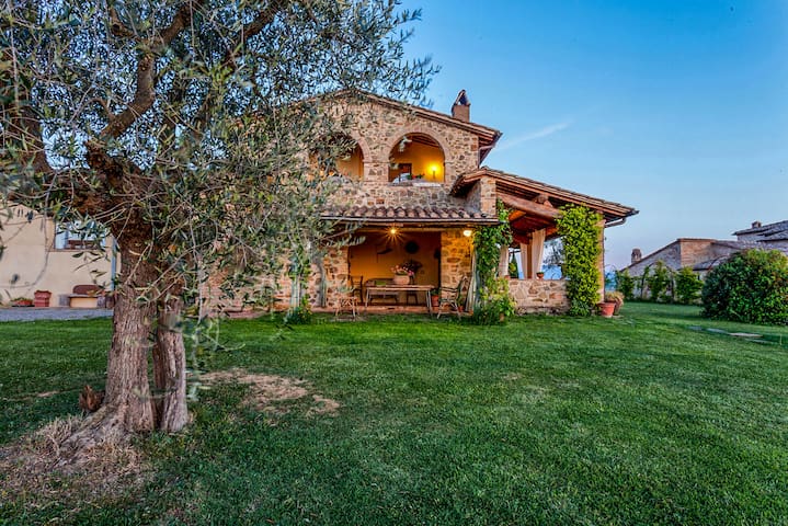 蒙达奇诺 (Montalcino)的民宿