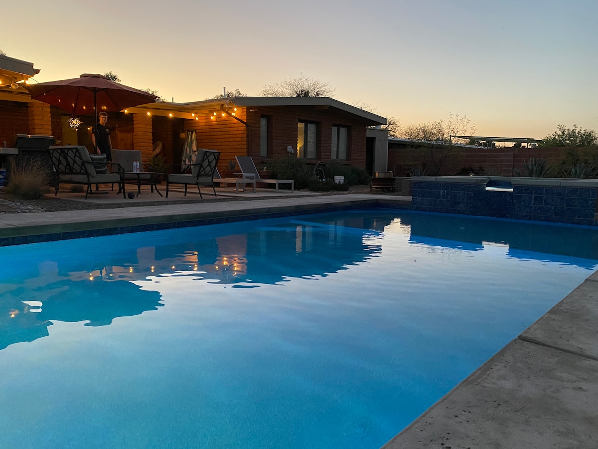 Central Tucson Hacienda。游泳池/热水浴缸。4卧