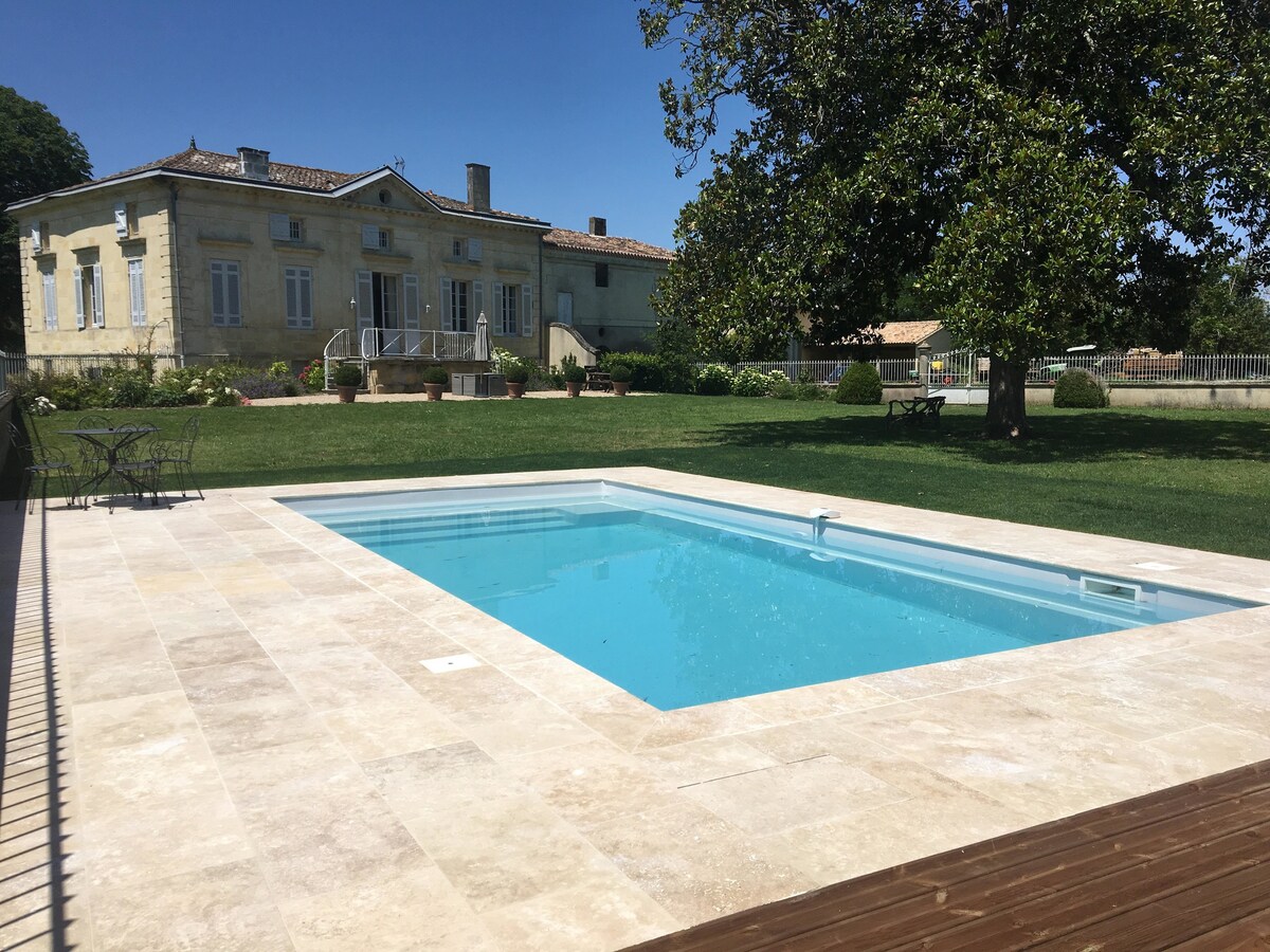 迷人的葡萄酒房源，带泳池，靠近圣埃米利翁