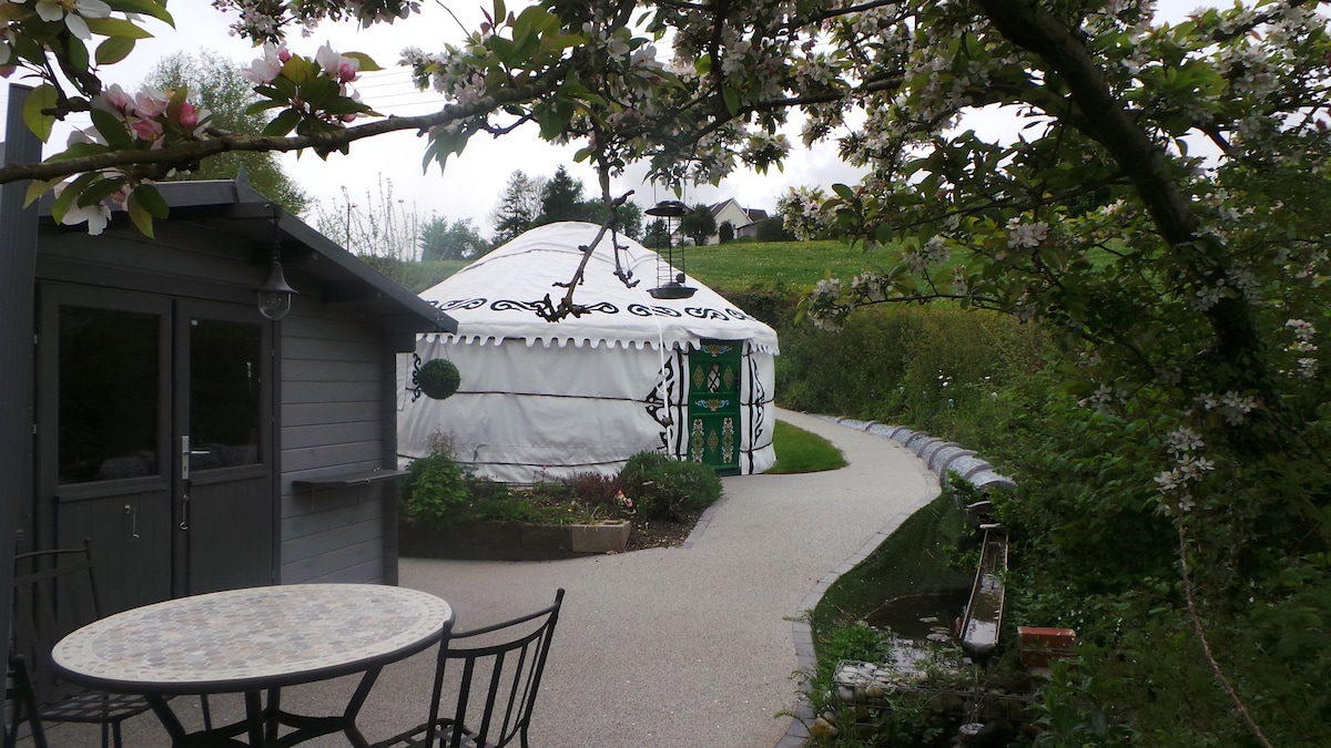 Dorset Yurt and Cabin. Close to River Cottage.